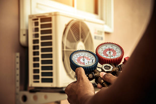 Professional Hvac technician working in Xenia, OH
